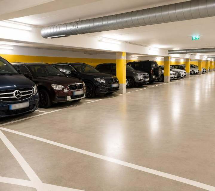 Frankfurt Car Parking Shuttle Parkhaus-Überdacht – Foto 1